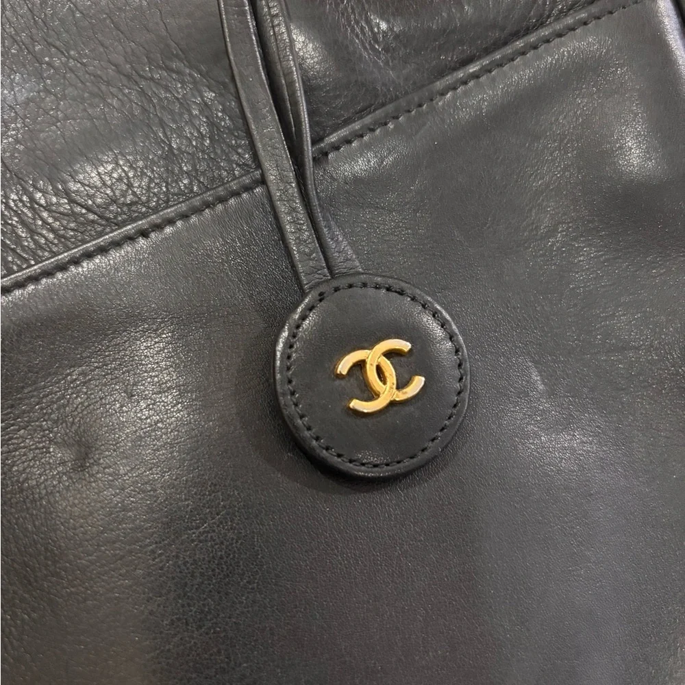 CHANEL perfect weekday